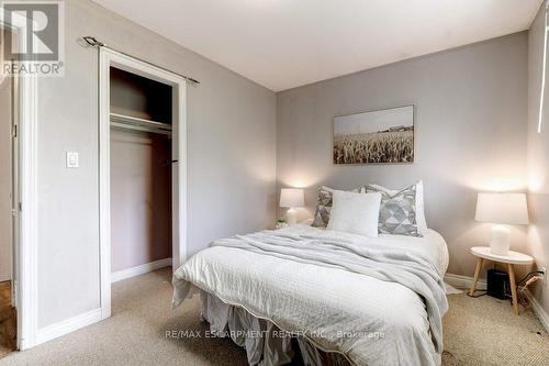 2260 Mountainside Drive, Burlington, ON - Indoor Photo Showing Bedroom