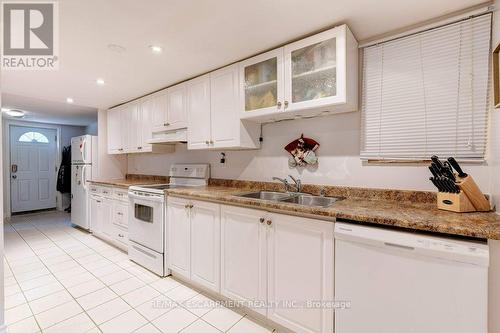 2260 Mountainside Drive, Burlington, ON - Indoor Photo Showing Kitchen With Double Sink