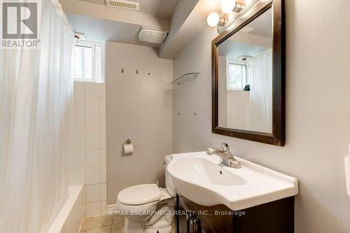2260 Mountainside Drive, Burlington, ON - Indoor Photo Showing Bathroom