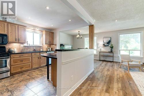 2260 Mountainside Drive, Burlington, ON - Indoor Photo Showing Kitchen