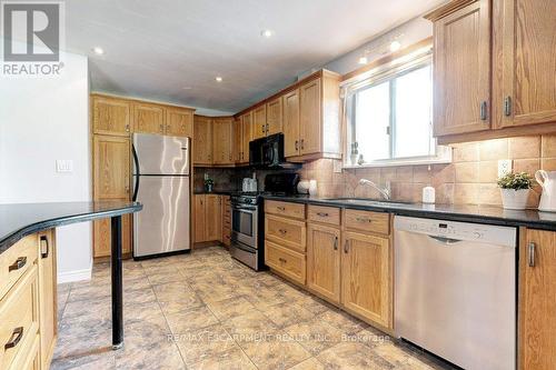 2260 Mountainside Drive, Burlington, ON - Indoor Photo Showing Kitchen