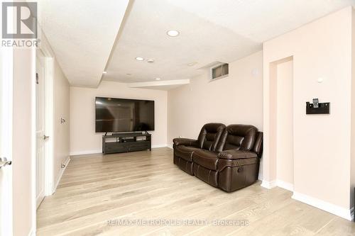 1133 Sherwood Mills Boulevard, Mississauga, ON - Indoor Photo Showing Living Room