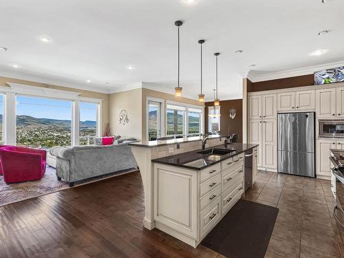 842 Guerin Creek Way, Kamloops, BC - Indoor Photo Showing Kitchen With Upgraded Kitchen