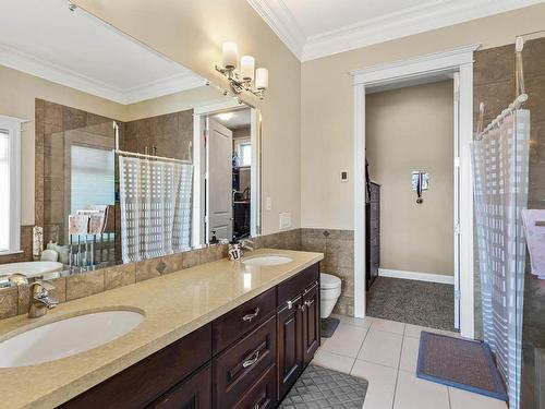 842 Guerin Creek Way, Kamloops, BC - Indoor Photo Showing Bathroom