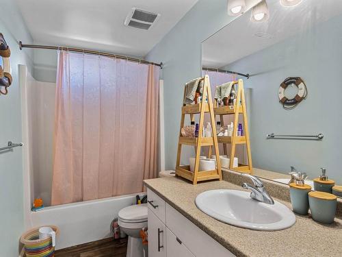 842 Guerin Creek Way, Kamloops, BC - Indoor Photo Showing Bathroom