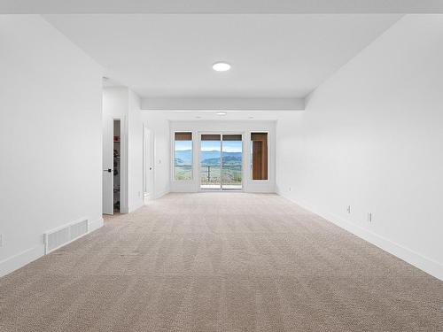 24-7735 Okanagan Hills Blvd, Out Of District, BC - Indoor Photo Showing Other Room
