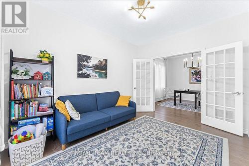 154 Ramblewood Drive, Wasaga Beach, ON - Indoor Photo Showing Living Room