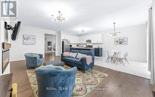 154 Ramblewood Drive, Wasaga Beach, ON - Indoor Photo Showing Living Room