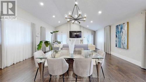 362 Sugar Maple Court, Richmond Hill, ON - Indoor Photo Showing Dining Room