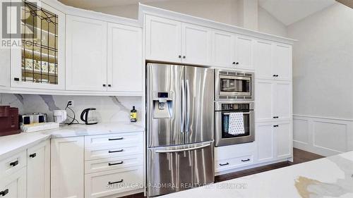 362 Sugar Maple Court, Richmond Hill, ON - Indoor Photo Showing Kitchen