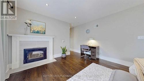 362 Sugar Maple Court, Richmond Hill, ON - Indoor Photo Showing Living Room With Fireplace
