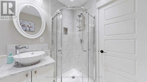 362 Sugar Maple Court, Richmond Hill, ON - Indoor Photo Showing Bathroom