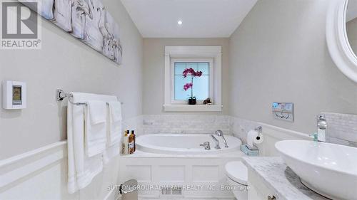 362 Sugar Maple Court, Richmond Hill, ON - Indoor Photo Showing Bathroom
