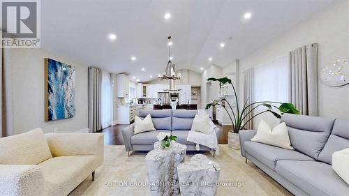 362 Sugar Maple Court, Richmond Hill, ON - Indoor Photo Showing Living Room