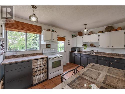 10 Willow Crescent, Osoyoos, BC - Indoor Photo Showing Kitchen