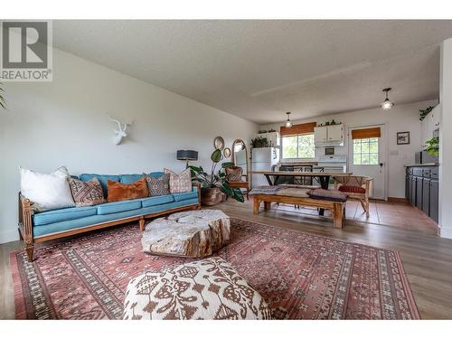 10 Willow Crescent, Osoyoos, BC - Indoor Photo Showing Living Room