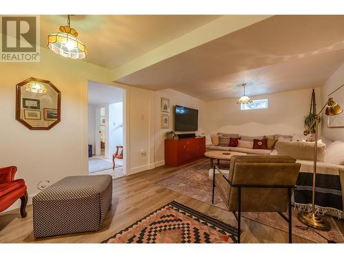 10 Willow Crescent, Osoyoos, BC - Indoor Photo Showing Living Room