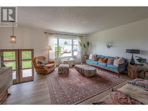 10 Willow Crescent, Osoyoos, BC - Indoor Photo Showing Living Room