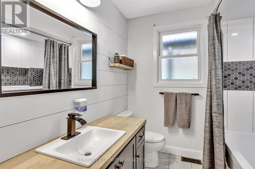 2242 Woodglade Boulevard, Peterborough, ON - Indoor Photo Showing Bathroom