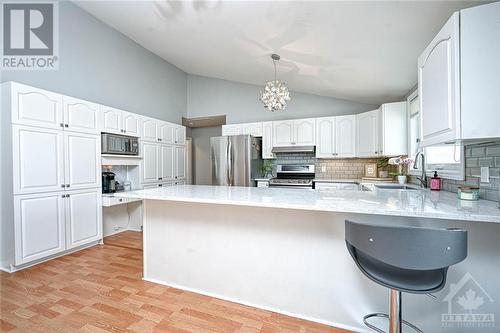 198 Knox Crescent, Ottawa, ON - Indoor Photo Showing Kitchen