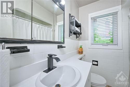 198 Knox Crescent, Ottawa, ON - Indoor Photo Showing Bathroom