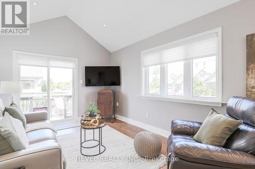 36 Chadwin Drive, Kawartha Lakes, ON - Indoor Photo Showing Living Room