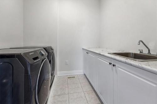 912 Forest Creek Court, Kitchener, ON - Indoor Photo Showing Laundry Room