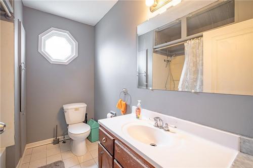 86 Whitney Avenue, Hamilton, ON - Indoor Photo Showing Bathroom
