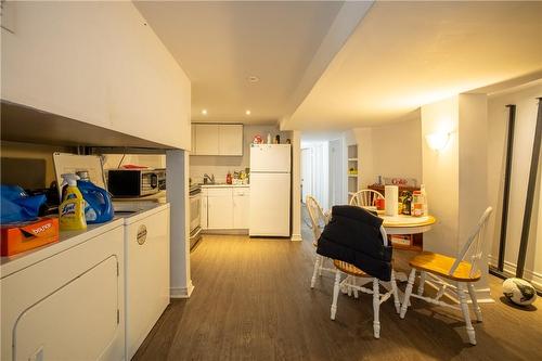 86 Whitney Avenue, Hamilton, ON - Indoor Photo Showing Kitchen