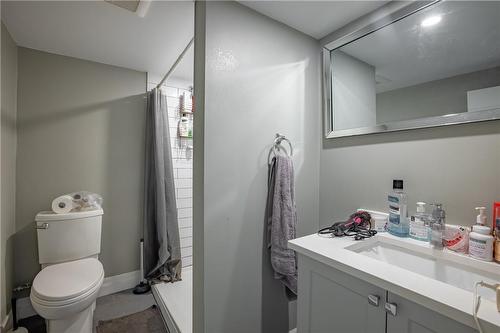 86 Whitney Avenue, Hamilton, ON - Indoor Photo Showing Bathroom