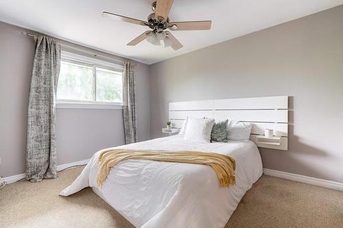 2260 Mountainside Drive, Burlington, ON - Indoor Photo Showing Bedroom