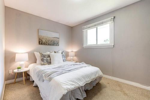 2260 Mountainside Drive, Burlington, ON - Indoor Photo Showing Bedroom