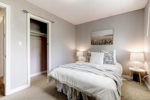 2260 Mountainside Drive, Burlington, ON - Indoor Photo Showing Bedroom