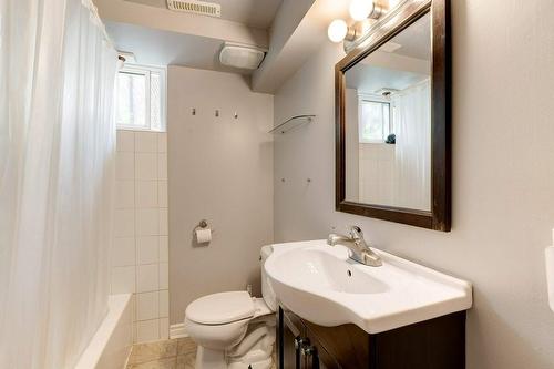 2260 Mountainside Drive, Burlington, ON - Indoor Photo Showing Bathroom