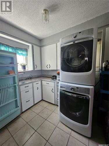 402 Saskatchewan Avenue, Torquay, SK - Indoor Photo Showing Laundry Room