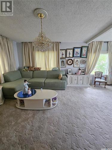 402 Saskatchewan Avenue, Torquay, SK - Indoor Photo Showing Living Room