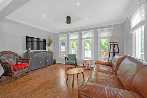 473 Upper Wentworth Street, Hamilton, ON - Indoor Photo Showing Living Room
