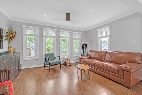 473 Upper Wentworth Street, Hamilton, ON - Indoor Photo Showing Living Room