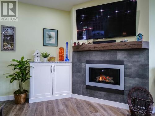 1577 Stoney Park Road, Quesnel, BC - Indoor Photo Showing Living Room With Fireplace