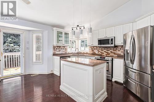 34 Nettleton Court, Collingwood, ON - Indoor Photo Showing Kitchen With Stainless Steel Kitchen With Upgraded Kitchen