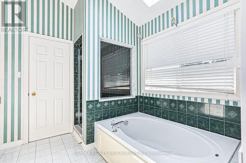 34 Nettleton Court, Collingwood, ON - Indoor Photo Showing Bathroom