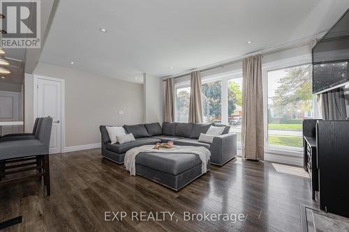 69 Christopher Drive, Cambridge, ON - Indoor Photo Showing Living Room