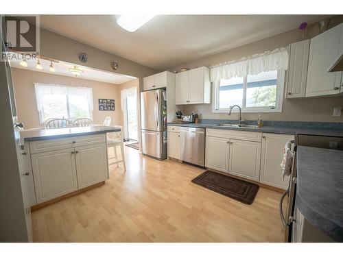 3912 17 Avenue, Vernon, BC - Indoor Photo Showing Kitchen With Double Sink