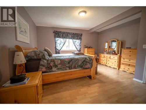 3912 17 Avenue, Vernon, BC - Indoor Photo Showing Bedroom