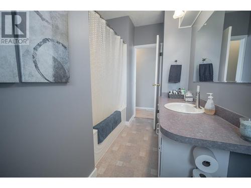 3912 17 Avenue, Vernon, BC - Indoor Photo Showing Bathroom
