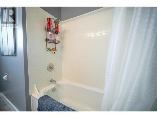 3912 17 Avenue, Vernon, BC - Indoor Photo Showing Bathroom