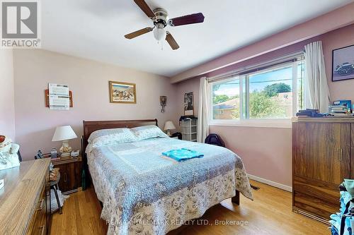 129 Moore Street, Bradford West Gwillimbury (Bradford), ON - Indoor Photo Showing Bedroom