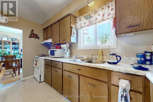 129 Moore Street, Bradford West Gwillimbury (Bradford), ON - Indoor Photo Showing Kitchen With Double Sink