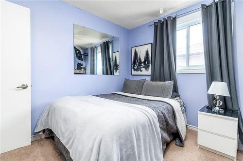 263 Delancey Boulevard, Hamilton, ON - Indoor Photo Showing Bedroom