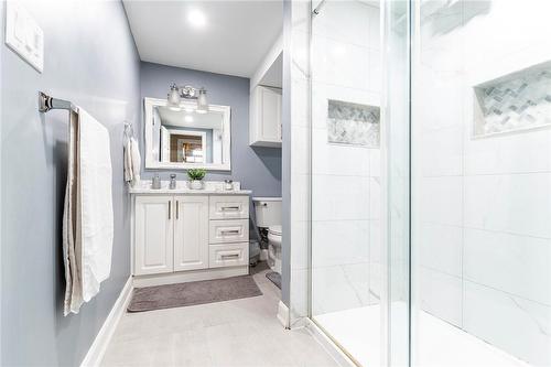 263 Delancey Boulevard, Hamilton, ON - Indoor Photo Showing Bathroom